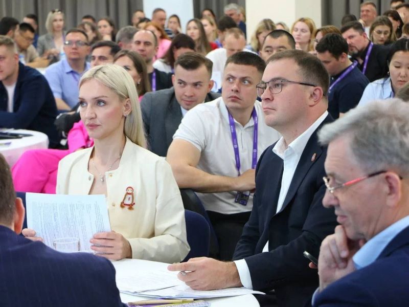 Хоценко и Гуров открыли в Омске семинар по вопросам молодежной политики Хоценко и Гуров открыли в Омске семинар по вопросам молодежной политики