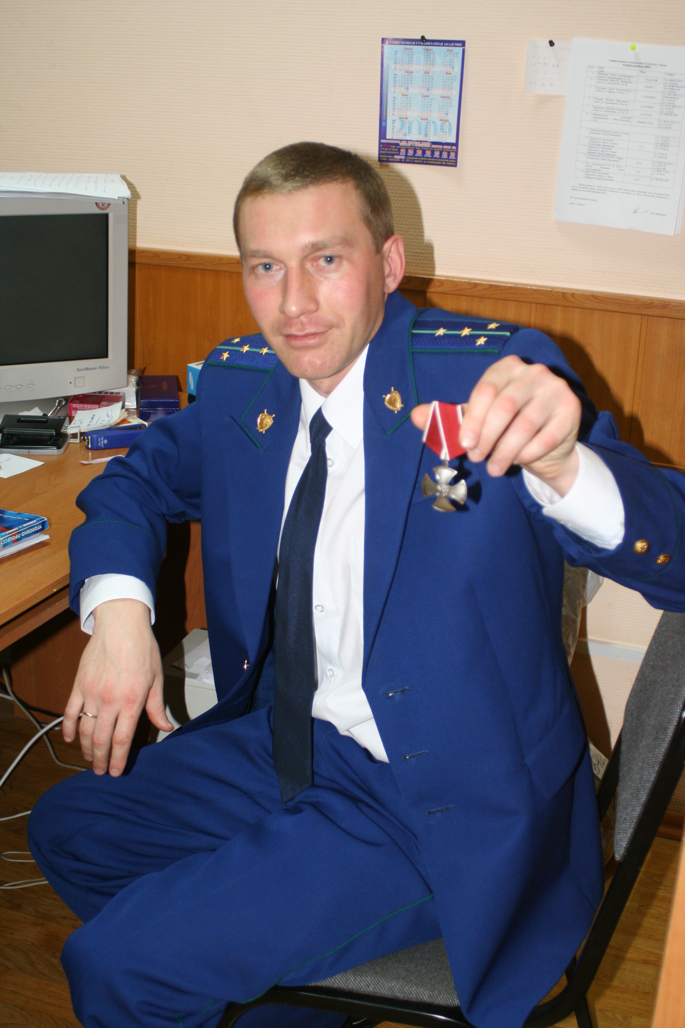 Омич, захвативший заложников в маршрутке, выпал из окна больницы Омич, захвативший заложников в маршрутке, выпал из окна больницы