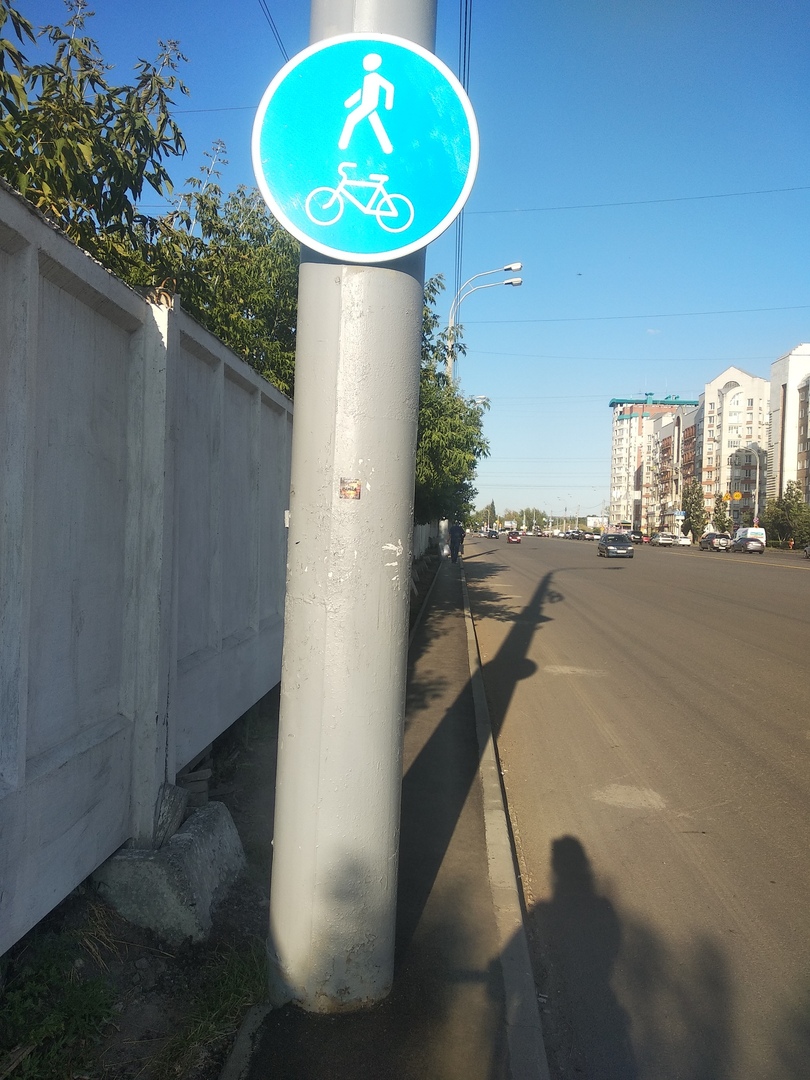 Омичи назвали «позором» велодорожку в центре города Омичи назвали «позором» велодорожку в центре города