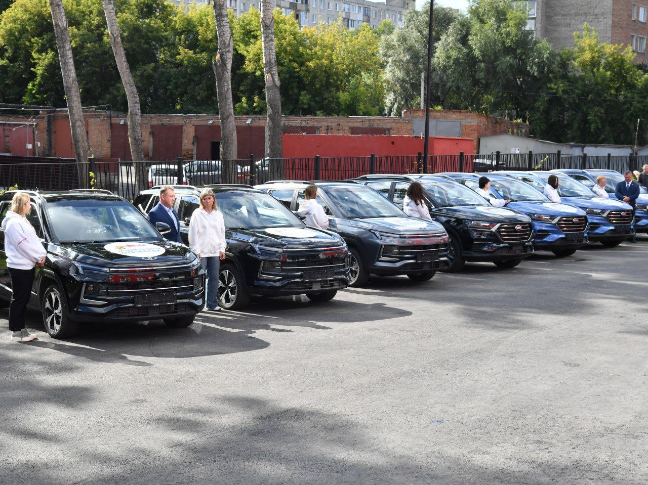 Губернатор Хоценко вручил ключи от автомобилей ветеранам СВО из Омской области Губернатор Хоценко вручил ключи от автомобилей ветеранам СВО из Омской области