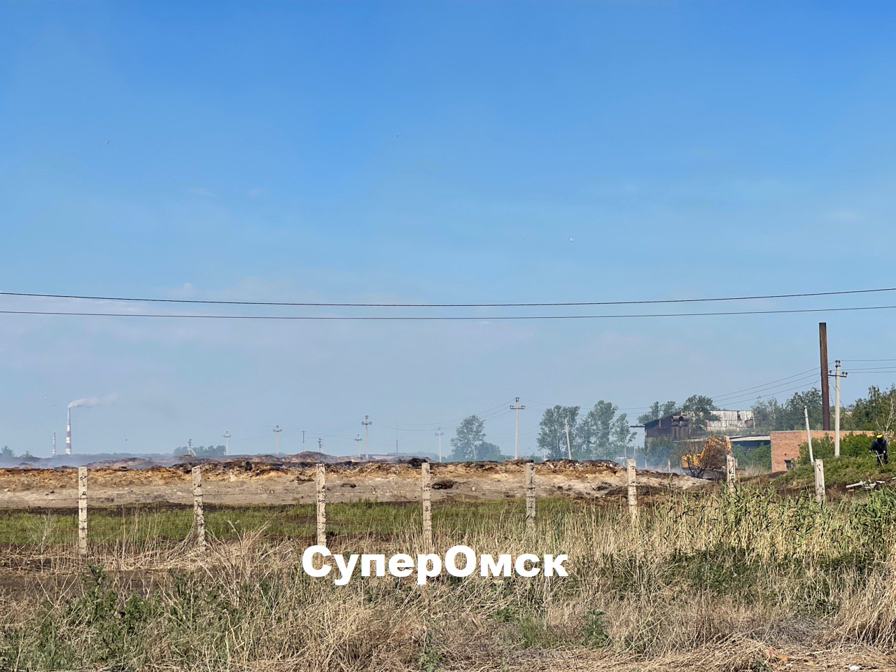 Появились фото дымящегося и пахнущего пометохранилища под Омском Появились фото дымящегося и пахнущего пометохранилища под Омском