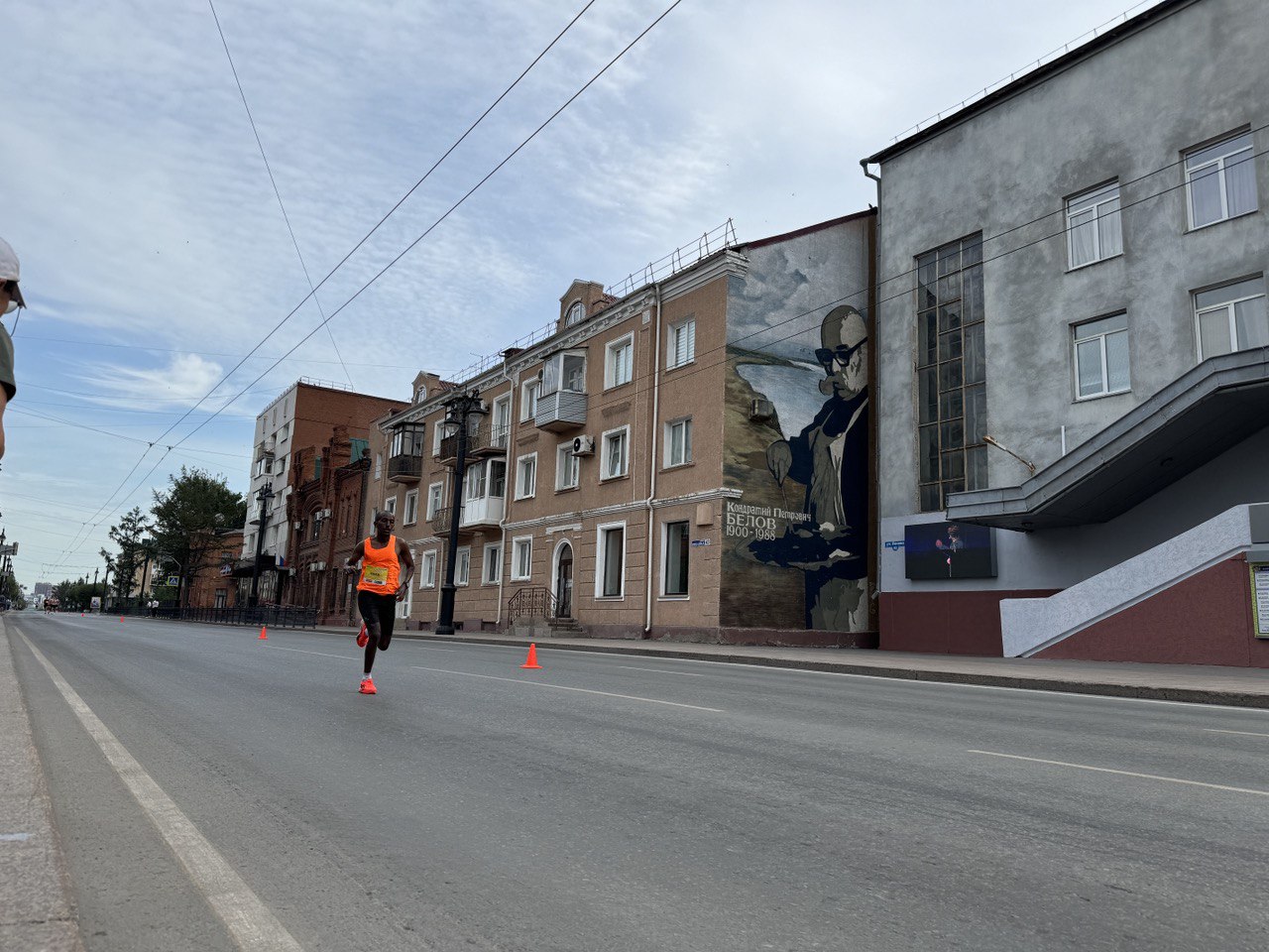 На самой длинной дистанции Сибирского международного марафона в Омске появился лидер На самой длинной дистанции Сибирского международного марафона в Омске появился лидер