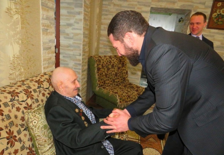 В Одесском районе единственному ветерану ВОВ вручили медаль к 75-летию Великой Победы В Одесском районе единственному ветерану ВОВ вручили медаль к 75-летию Великой Победы