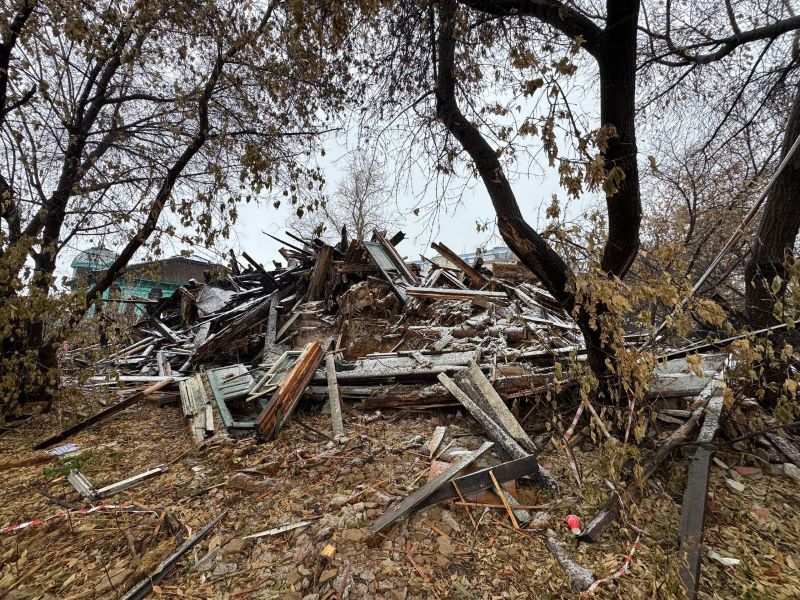После пожара в Омске снесли старинный дом со звездами Давида После пожара в Омске снесли старинный дом со звездами Давида