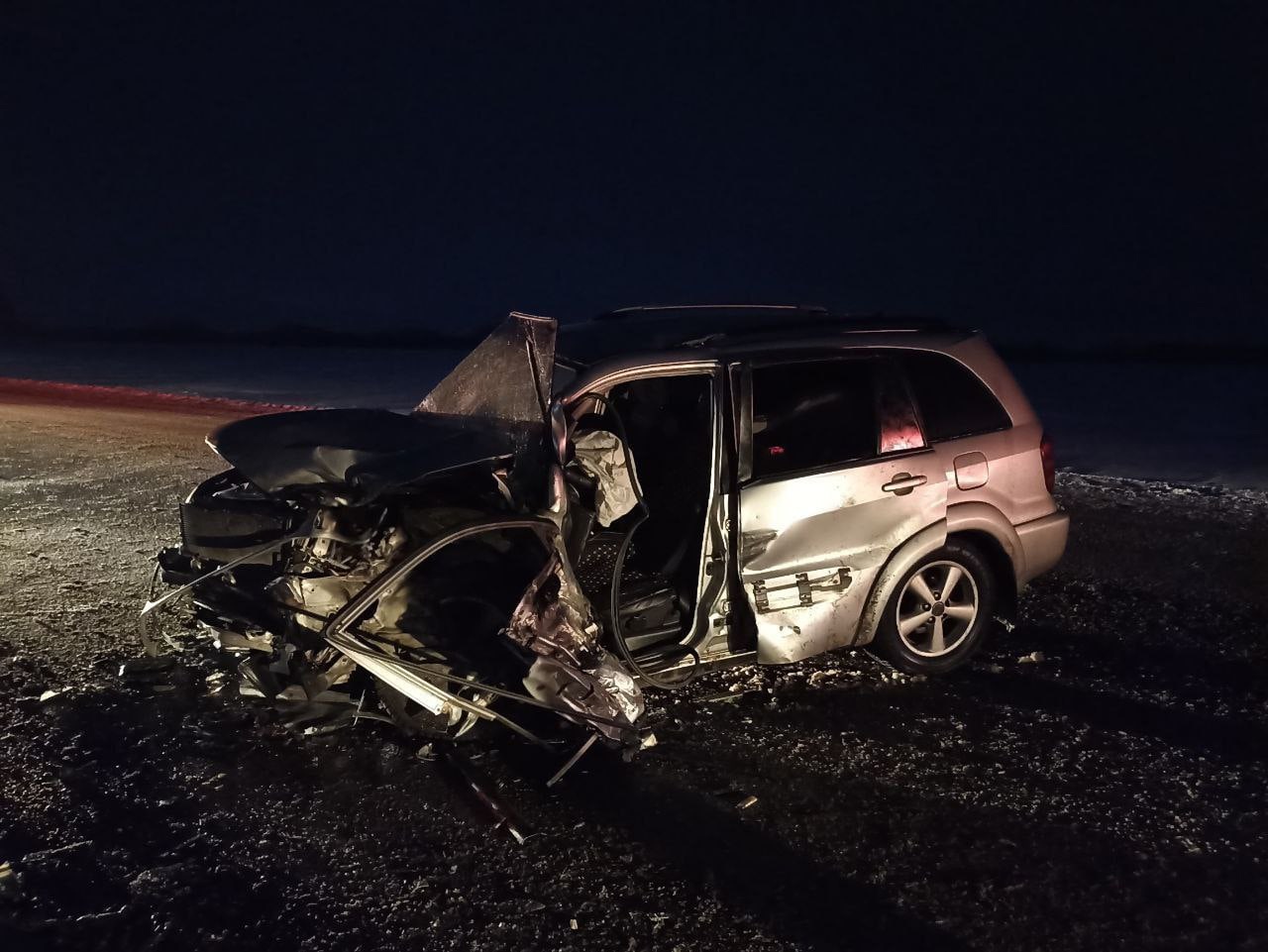Появились фото с места жуткой аварии под Омском, где погибли две маленькие девочки Появились фото с места жуткой аварии под Омском, где погибли две маленькие девочки