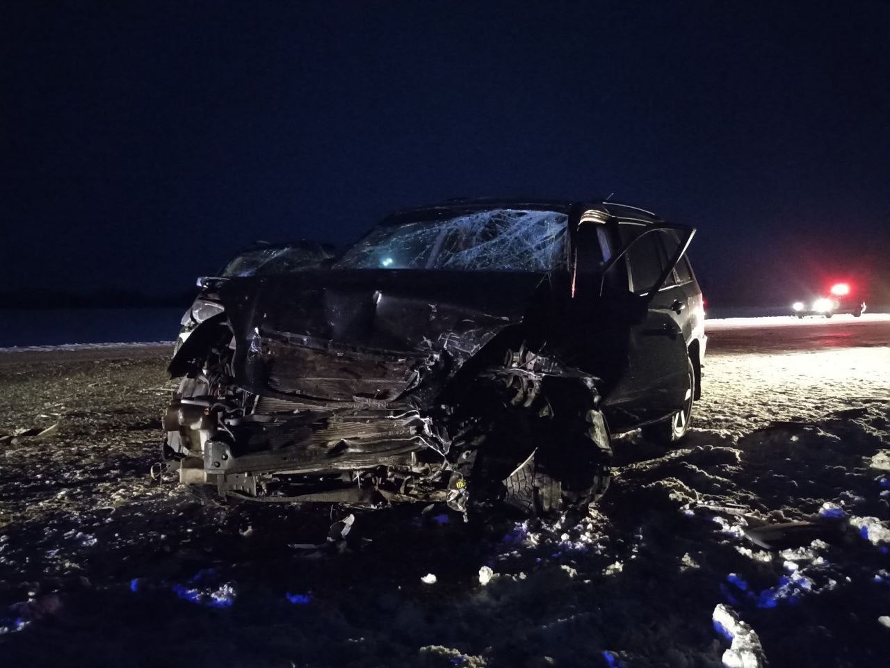Появились фото с места жуткой аварии под Омском, где погибли две маленькие девочки Появились фото с места жуткой аварии под Омском, где погибли две маленькие девочки