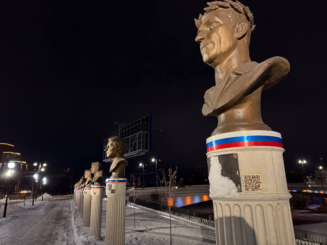 В Омске закрыли имена олимпийцев В Омске закрыли имена олимпийцев
