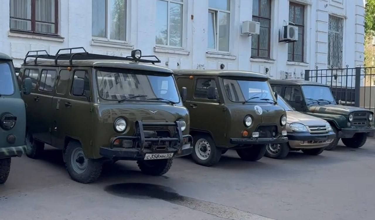 Виталий Хоценко наградил бойцов СВО и передал им все необходимое от Омской области Виталий Хоценко наградил бойцов СВО и передал им все необходимое от Омской области