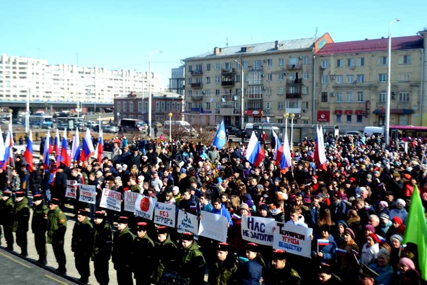 Более трех тысяч омичей вышли на митинг против терроризма Более трех тысяч омичей вышли на митинг против терроризма
