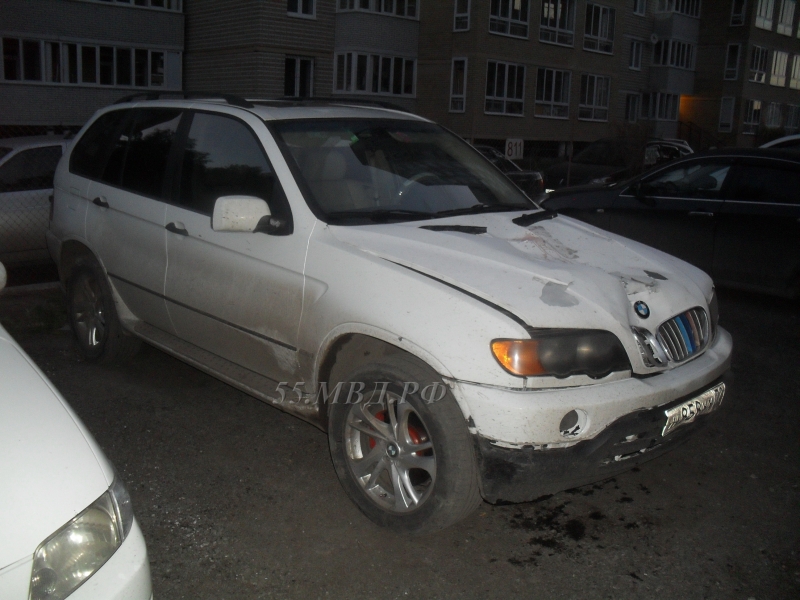 Найден BMW, на большой скорости сбивший дорожных рабочих - фото