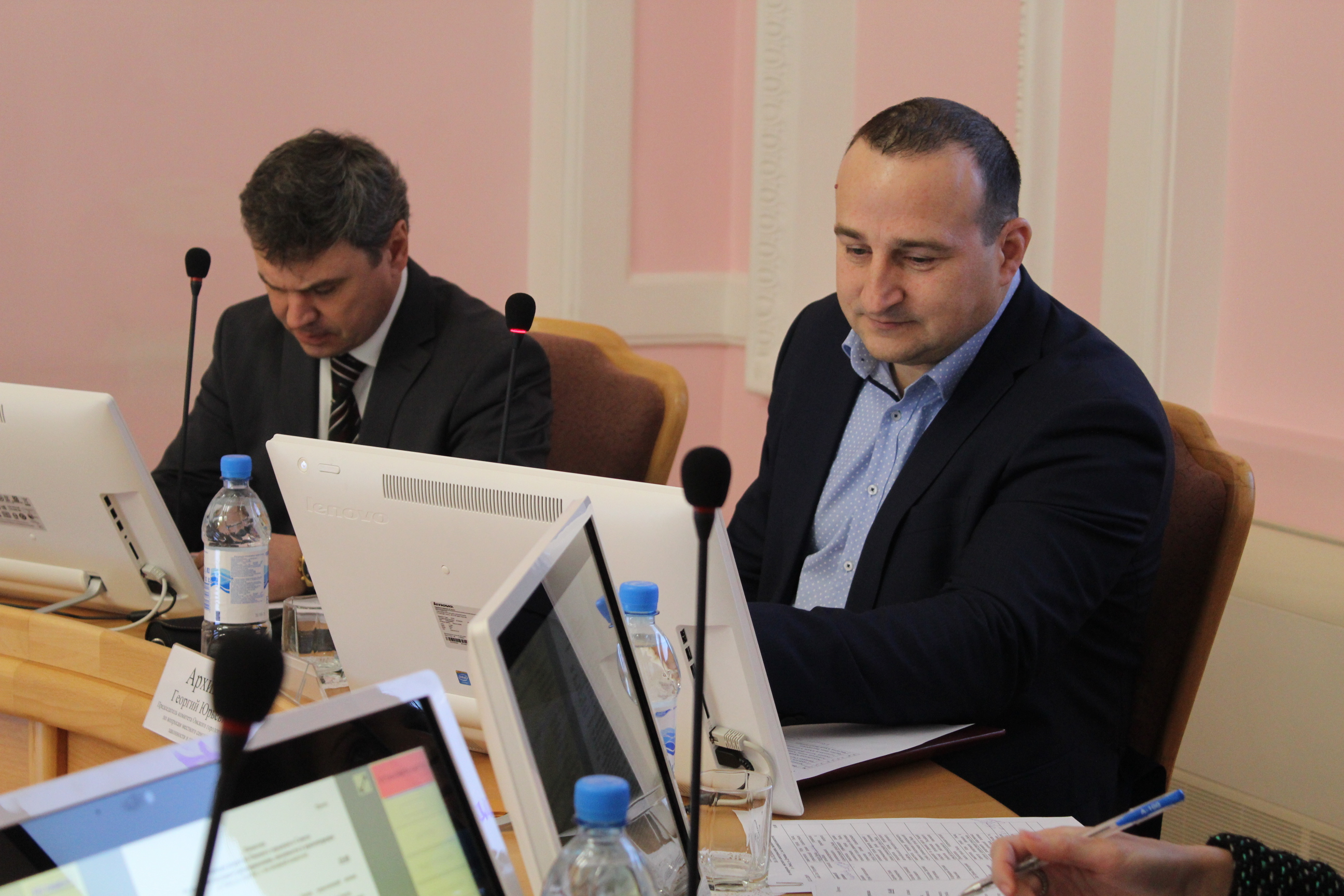 Омские депутаты подняли вопрос о недолговечности дорожной разметки