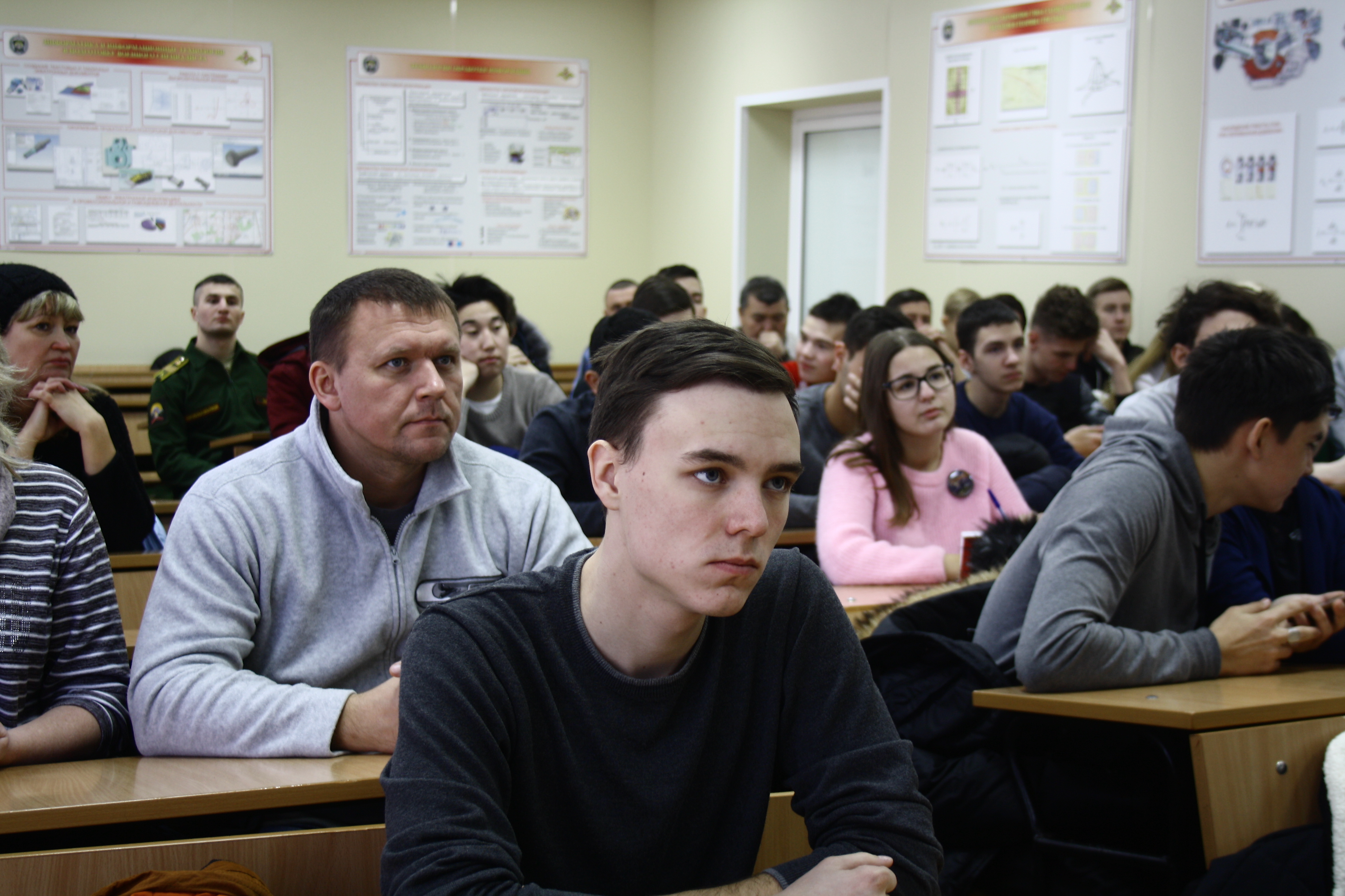 В Омском автобронетанковом инженерном институте прошел день открытых дверей В Омском автобронетанковом инженерном институте прошел день открытых дверей