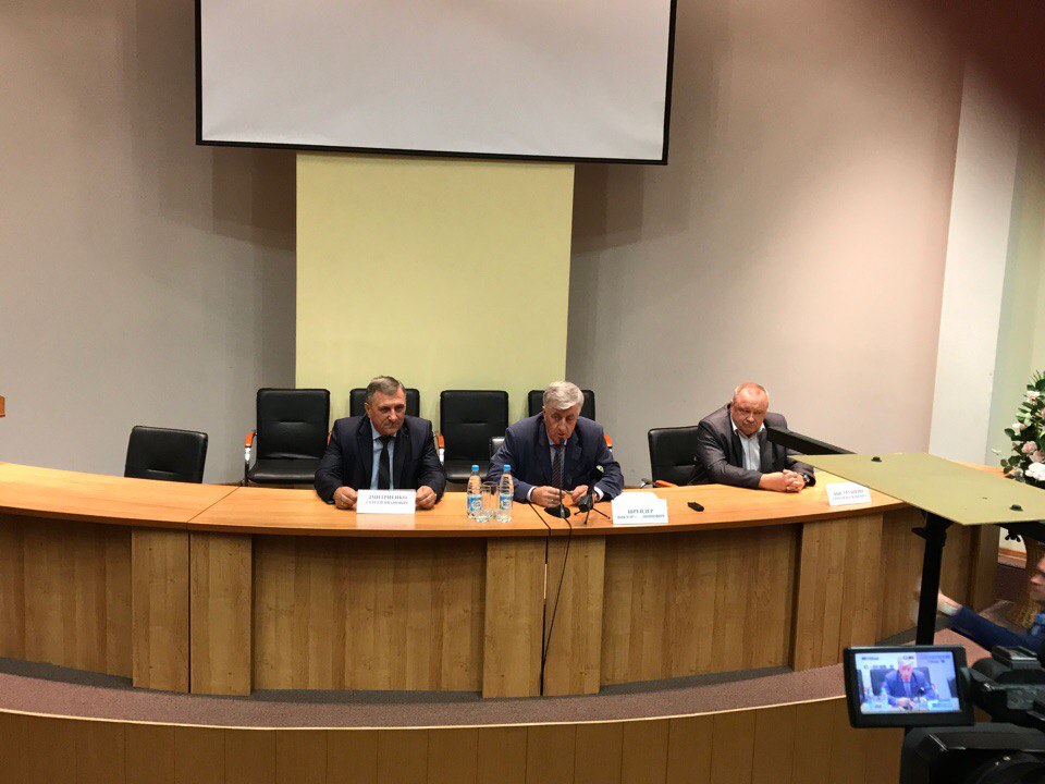 Депутат ГД Виктор Шрейдер о будущем УК: 51% акций у муниципалитета, а 49% - у частника Депутат ГД Виктор Шрейдер о будущем УК: 51% акций у муниципалитета, а 49% - у частника