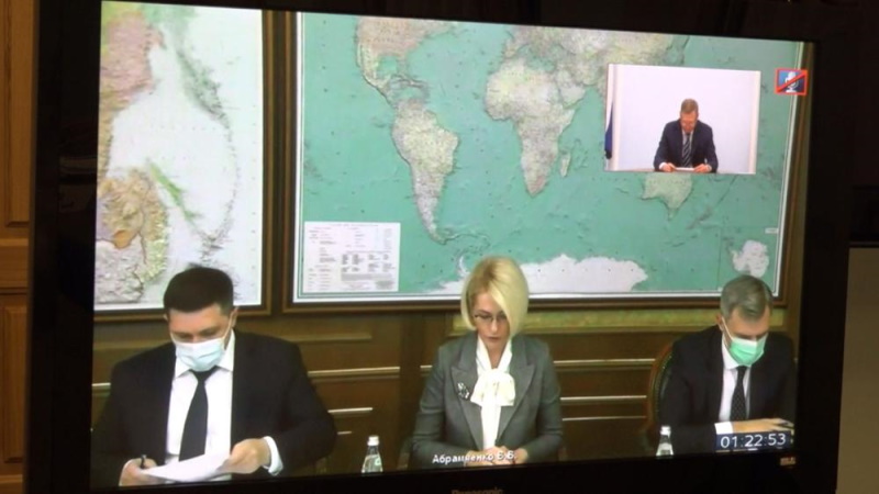 Омский губернатор Бурков представил вице-премьеру Абрамченко приоритетные проекты региона