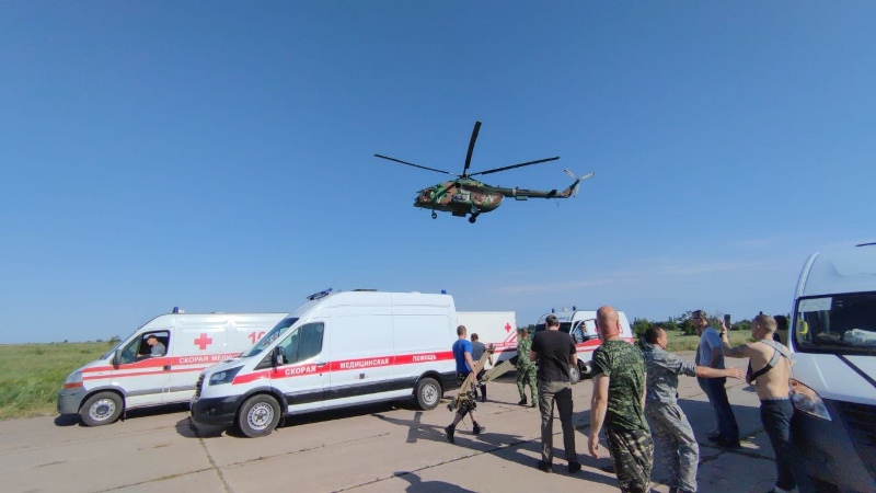 Омские врачи на боевых вертолетах Ми-8 вывезли 17 пациентов из Луганска Омские врачи на боевых вертолетах Ми-8 вывезли 17 пациентов из Луганска
