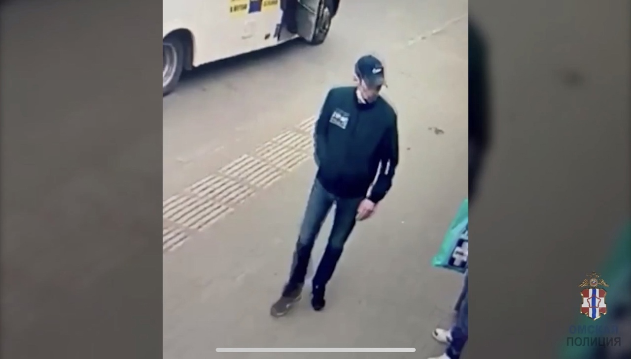 В Омске ведутся поиски грабителя в темно-синей бейсболке В Омске ведутся поиски грабителя в темно-синей бейсболке
