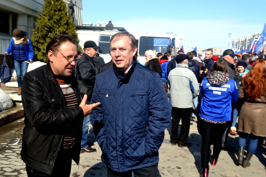 Более трех тысяч омичей вышли на митинг против терроризма Более трех тысяч омичей вышли на митинг против терроризма