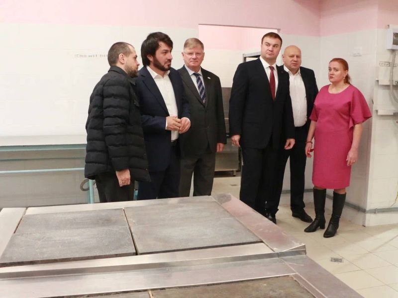 Хоценко и Шелест открыли после капремонта омский лицей № 29 Хоценко и Шелест открыли после капремонта омский лицей № 29