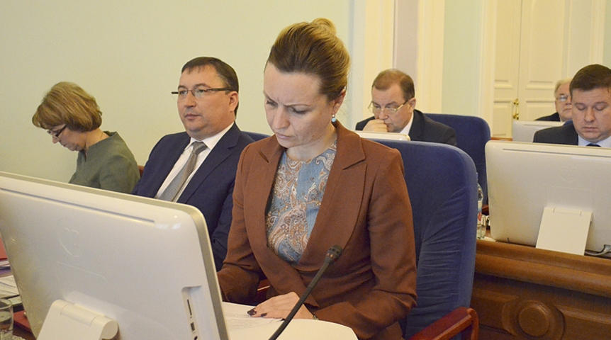 Министр экономики Оксана Фадина кардинально изменила имидж Министр экономики Оксана Фадина кардинально изменила имидж