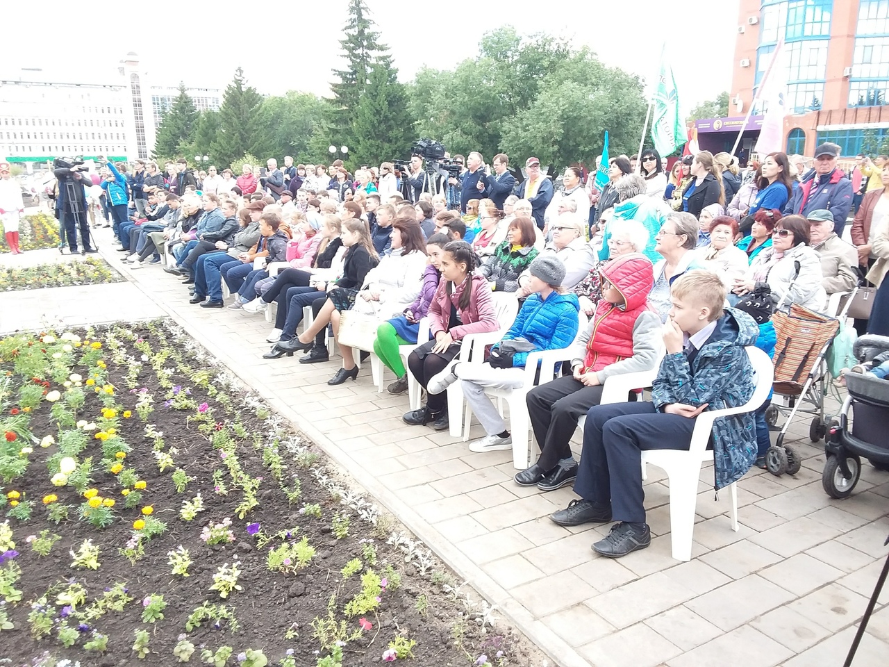 Омским депутатам устроили экскурсию по возрожденному бульвару Мартынова Омским депутатам устроили экскурсию по возрожденному бульвару Мартынова