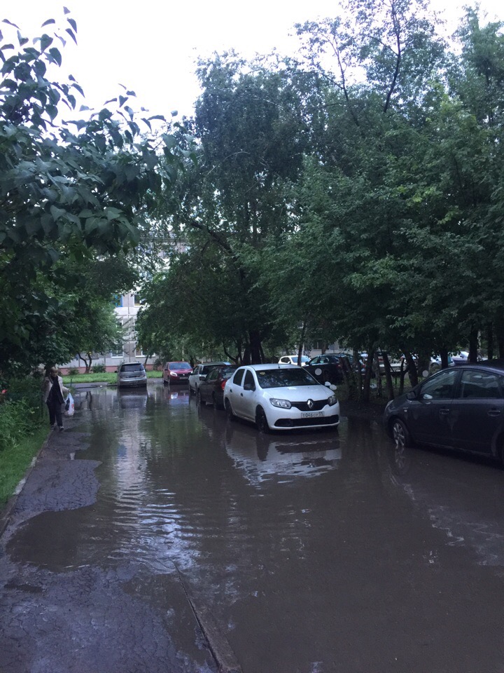 Омичи ужаснулись последствиям крупного града и мощного ливня