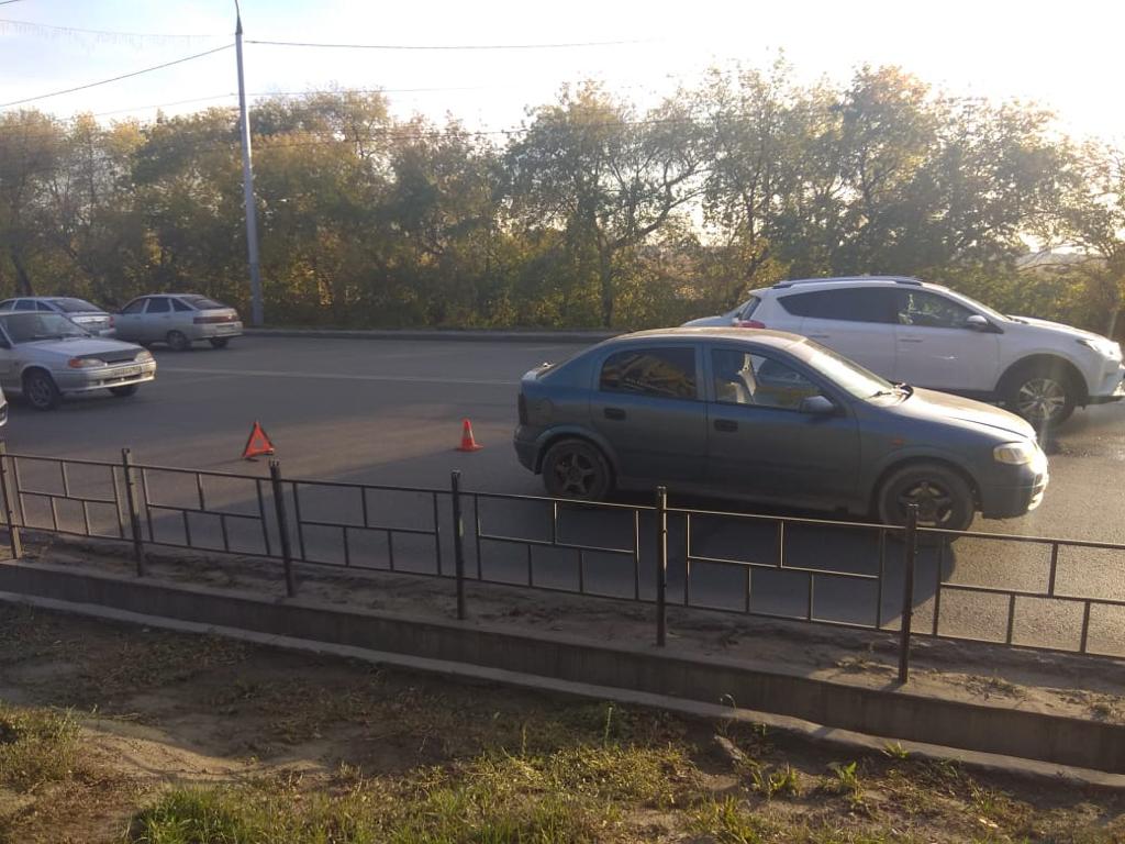 В Омске возле Телецентра 8-летний мальчик выбежал под колеса автомобиля В Омске возле Телецентра 8-летний мальчик выбежал под колеса автомобиля