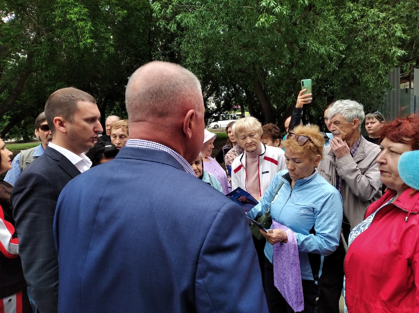 Депутат горсовета Концедалов помогает найти компромисс возмущенным ярмаркой омичам с муниципалитетом Депутат горсовета Концедалов помогает найти компромисс возмущенным ярмаркой омичам с муниципалитетом