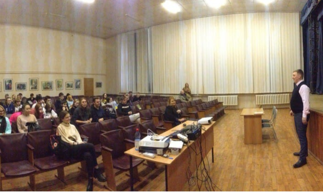 Степан Ермола обсудил развитие талантов с учениками филиала Высшей школы народных искусств Степан Ермола обсудил развитие талантов с учениками филиала Высшей школы народных искусств