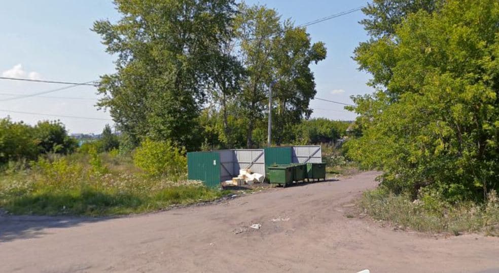 С ростом цен на металл омичи принялись разбирать железные площадки для мусора