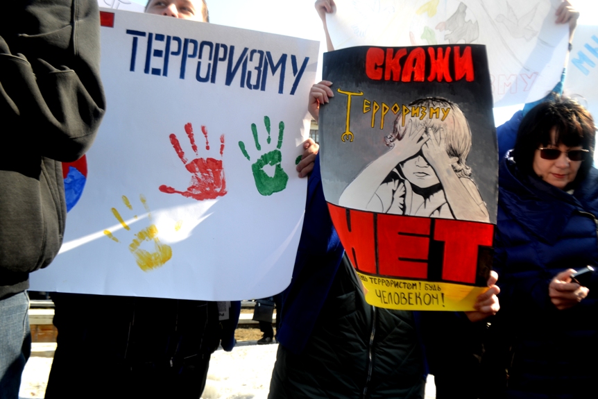 Более трех тысяч омичей вышли на митинг против терроризма Более трех тысяч омичей вышли на митинг против терроризма