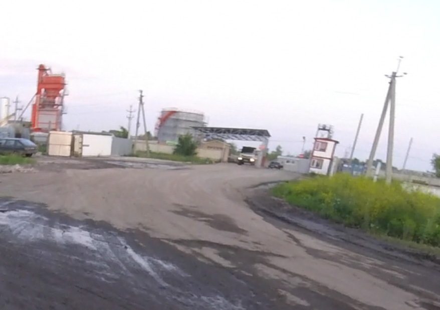 На участке мэрии нашлась закрытая от глаз гора срезанного асфальта с омских дорог На участке мэрии нашлась закрытая от глаз гора срезанного асфальта с омских дорог