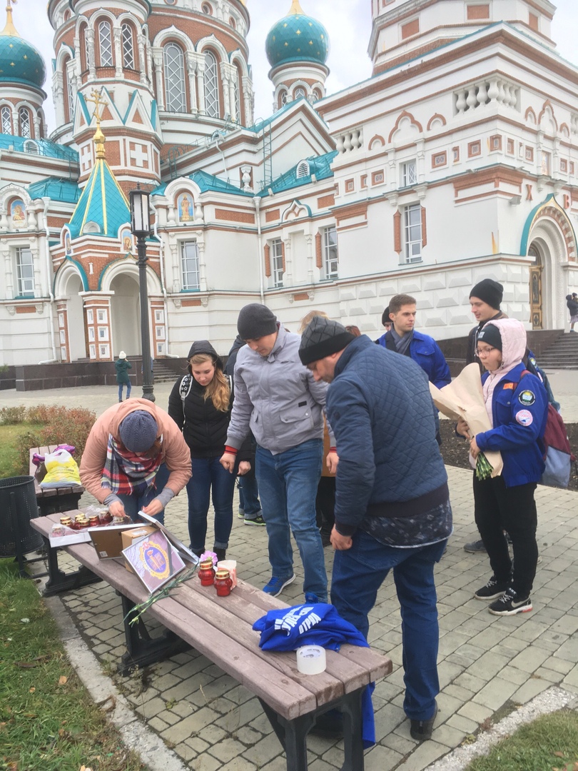 Омские студенты устроили мемориал в память о погибших сверстниках в Керчи Омские студенты устроили мемориал в память о погибших сверстниках в Керчи