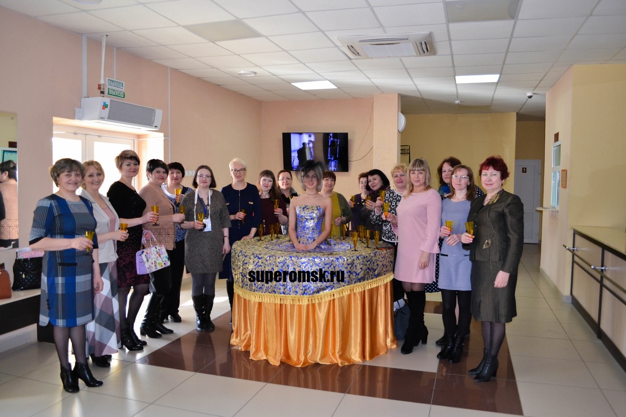 В Омской области человека встроили в стол ради культуры