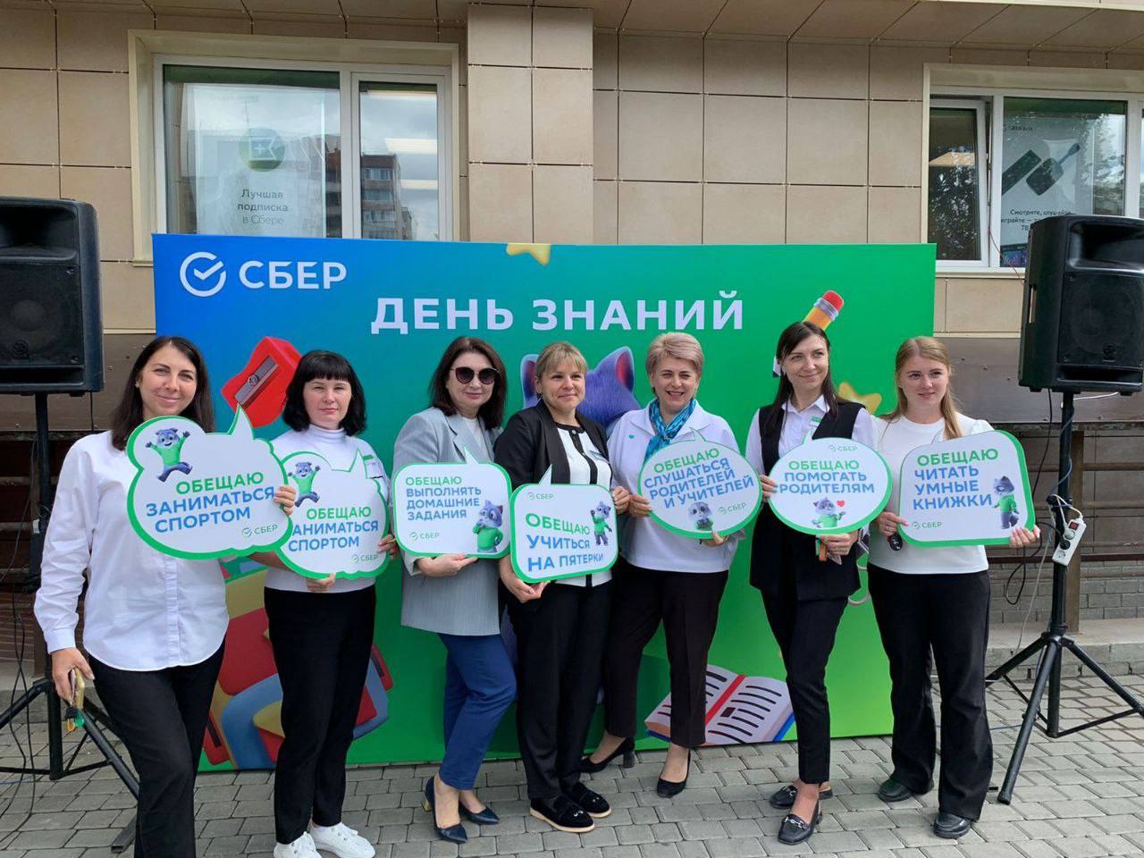 Пушкин, Чебурашка и медведь поздравили школьников с началом учебного года Пушкин, Чебурашка и медведь поздравили школьников с началом учебного года