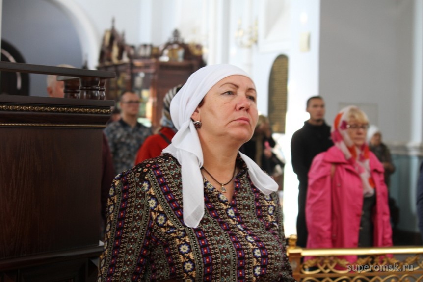 Православные омичи вышли защитить христианские святыни (ФОТОРЕПОРТАЖ) Православные омичи вышли защитить христианские святыни (ФОТОРЕПОРТАЖ)