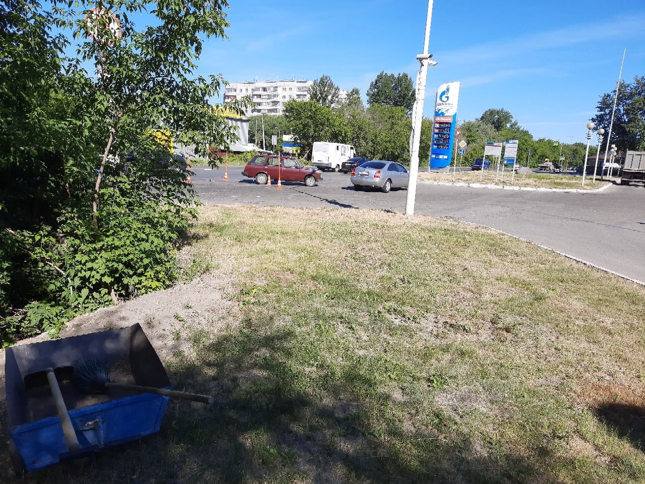 В Омске один автомобилист раздавил велосипедиста, а другой проехался по велосипеду В Омске один автомобилист раздавил велосипедиста, а другой проехался по велосипеду