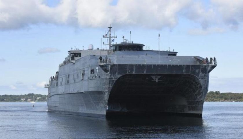 СВОДКИ С ФРОНТА: концентрация военной мощи на море и елка в Сирии СВОДКИ С ФРОНТА: концентрация военной мощи на море и елка в Сирии
