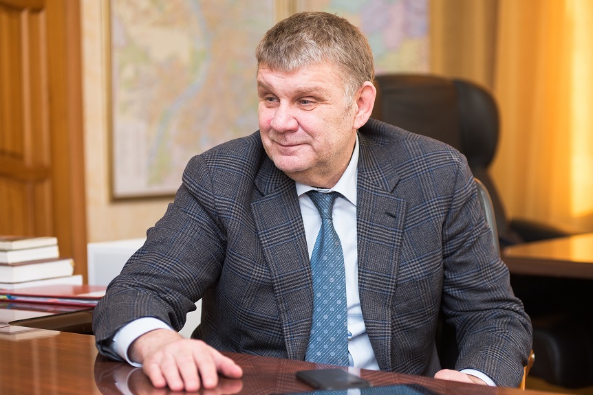 Меня покойный отец, царство ему небесное, учил: «Если ты пошел, то иди». Меня покойный отец, царство ему небесное, учил: «Если ты пошел, то иди».
